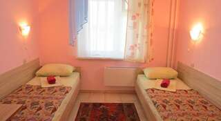 Гостиница Hostel Gorodok Красноярск Бюджетный двухместный номер с 2 отдельными кроватями-3