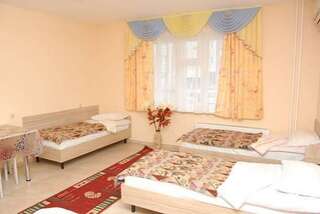 Гостиница Hostel Gorodok Красноярск Кровать в общем 6-местном номере для мужчин и женщин-1